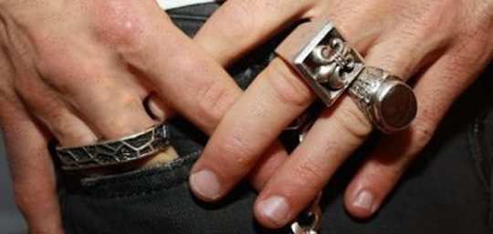 クロムハーツのリングをつける指とその意味｜クロムハーツ買取サイトの
